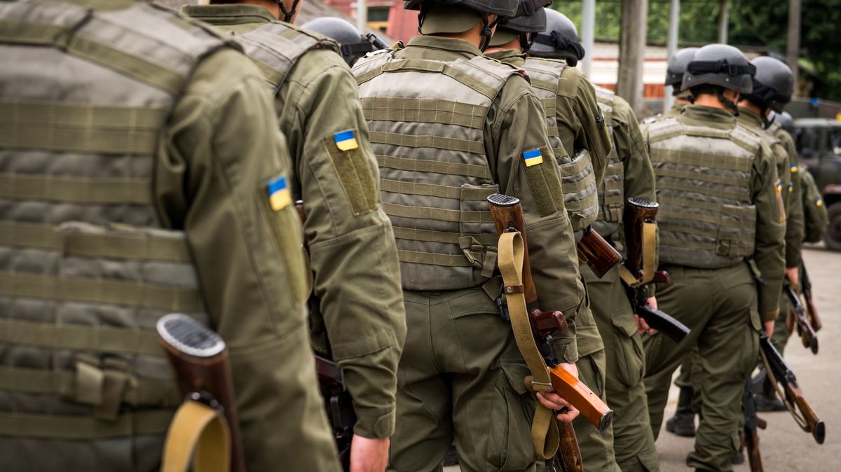 „Neměli bychom za Ukrajinu umírat, ale zabíjet,“ říká vojenský major